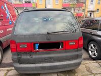 Second-hand VW Sharan 110 CP (80 kW) 2003 Negru Monovolum