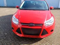 Gebraucht Ford Focus 105 PS (77 kW) 2012 Rot Limousine