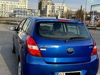 Gebraucht Hyundai i20 77 PS (56 kW) 2012 Blau Kleinwagen