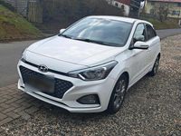 Gebraucht Hyundai i20 84 PS (61 kW) 2019 Weiß Kleinwagen