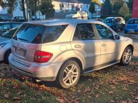 Gebraucht Mercedes ML320 224 PS (164 kW) 2005 Silber SUV