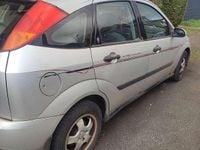 Gebraucht Ford Focus Ghia 111 PS (81 kW) 1999 Silber Kleinwagen