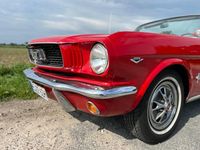 Second-hand Ford V8 230 CP (169 kW) 1966 Roșu Cabrio