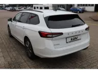 Gebraucht Skoda Superb Selection 150 PS (110 kW) 2025 Kristall weiß Kombi