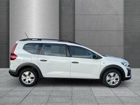 Gebraucht Dacia Jogger Essentiel 101 PS (74 kW) 2025 Arktisweiß Van / Kleinbus