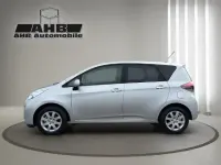 Gebraucht Toyota Verso-S Life 99 PS (72 kW) 2014 Silver metallic Van / Kleinbus