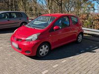 Gebraucht Toyota Aygo 68 PS (50 kW) 2009 Rot Kleinwagen
