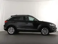 Second-hand VW T-Roc Style 150 CP (110 kW) 2023 Negru SUV