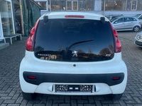 Gebraucht Peugeot 107 68 PS (50 kW) 2013 Weiß Kleinwagen