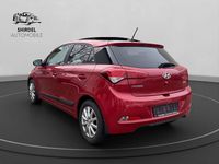 Gebraucht Hyundai i20 120 PS (88 kW) 2016 Rot Limousine
