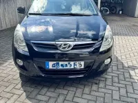 Gebraucht Hyundai i20 Edition 86 PS (63 kW) 2012 Schwarz Kleinwagen