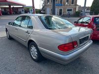 Gebraucht Mercedes E240 170 PS (125 kW) 1998 Gold Limousine