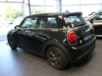 Gebraucht Mini Cooper SE Essential 135 kW (184 PS) 2023 Midnight black metallic Kleinwagen