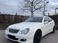 Gebraucht Mercedes C180 143 PS (105 kW) 2006 Weiß Coupé