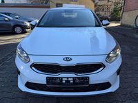 Gebraucht Kia Ceed Spirit 140 PS (102 kW) 2020 (wd) cararraweiss Kleinwagen