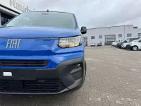 Neu Fiat Doblò 131 PS (96 kW) 2026 Blau metallic Van / Kleinbus