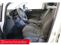 Gebraucht VW Touran Highline 150 PS (110 kW) 2025 Weiss Van / Kleinbus