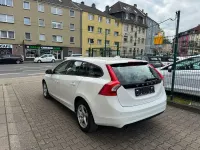 Gebraucht Volvo V60 Business Edition 150 PS (110 kW) 2015 Weiß Kombi