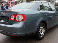 Gebraucht VW Jetta 105 PS (77 kW) 2006 Grün Limousine