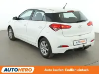 Gebraucht Hyundai i20 Classic 75 PS (55 kW) 2017 Weiß Kleinwagen