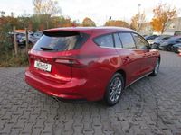 Gebraucht Ford Focus Titanium 125 PS (91 kW) 2024 Rot Kombi