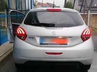 gebraucht Peugeot 208 BlueHDi, 1.6 l, 55kW/75PS, EZ 08/17