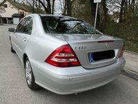 Gebraucht Mercedes 220 150 PS (110 kW) 2005 Silber Limousine