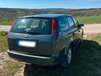 Usado Ford Focus 100 CV (73 kW) 2005 Gris Familiar