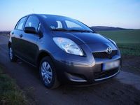Gebraucht Toyota Yaris 69 PS (50 kW) 2009 Grau Kleinwagen