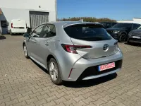 Używany Toyota Corolla 98 KM (72 kW) 2021 Srebrny Sedan/Limuzyna