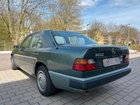 Gebraucht Mercedes E230 132 PS (97 kW) 1991 Grün Limousine