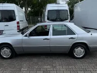 Brugt Mercedes E250 113 HK (83 kW) 1993 Sølv Sedan