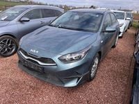 Gebraucht Kia Ceed Play 120 PS (88 kW) 2023 Yucca steel Kleinwagen