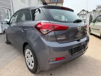 Gebraucht Hyundai i20 101 PS (74 kW) 2017 Grau Limousine