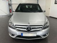 Gebraucht Mercedes B180 122 PS (89 kW) 2013 Silber Van / Kleinbus