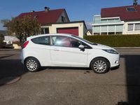 Gebraucht Ford Fiesta Trend 60 PS (44 kW) 2012 Weiß Kleinwagen
