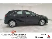 Używany Kia Ceed Vision 101 KM (74 kW) 2024 Czarny Hatchback