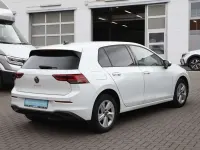 Gebraucht VW Golf VIII R 131 PS (96 kW) 2023 Oryxweiß perlmutteffekt Limousine