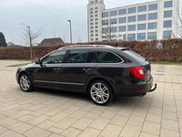 Gebraucht Skoda Superb Elegance 170 PS (125 kW) 2012 Braun Kombi