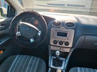 Gebraucht Ford Focus 109 PS (80 kW) 2009 Silber Limousine