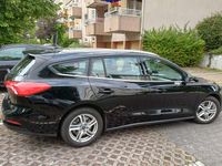 Gebraucht Ford Focus Titanium 120 PS (88 kW) 2020 Schwarz Kombi