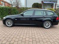 Gebraucht BMW 320 184 PS (135 kW) 2011 Schwarz Kombi