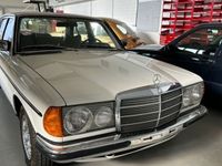 Gebraucht Mercedes 230 109 PS (80 kW) 1977 Weiß Limousine
