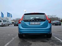Gebraucht Volvo V60 150 PS (110 kW) 2016 Blau Kombi