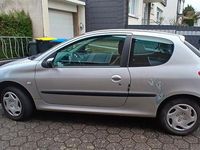 Gebraucht Peugeot 206 60 PS (44 kW) 2003 Silber Kleinwagen