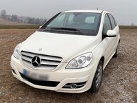Gebraucht Mercedes B200 Sport Edition 140 PS (102 kW) 2011 Weiß Van / Kleinbus