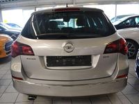 Gebraucht Opel Astra Exklusiv 165 PS (121 kW) 2014 Argon silber/ice silver (m2) Kombi