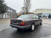 Gebraucht Mercedes E300 179 PS (131 kW) 1991 Braun Limousine