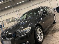 Gebraucht BMW 320 184 PS (135 kW) 2010 Schwarz Kombi