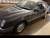 Gebraucht Mercedes E240 170 PS (125 kW) 1997 Grau Limousine